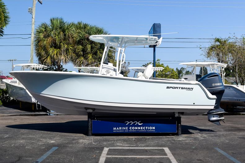 Thumbnail 4 for New 2020 Sportsman Open 232 Center Console boat for sale in Vero Beach, FL
