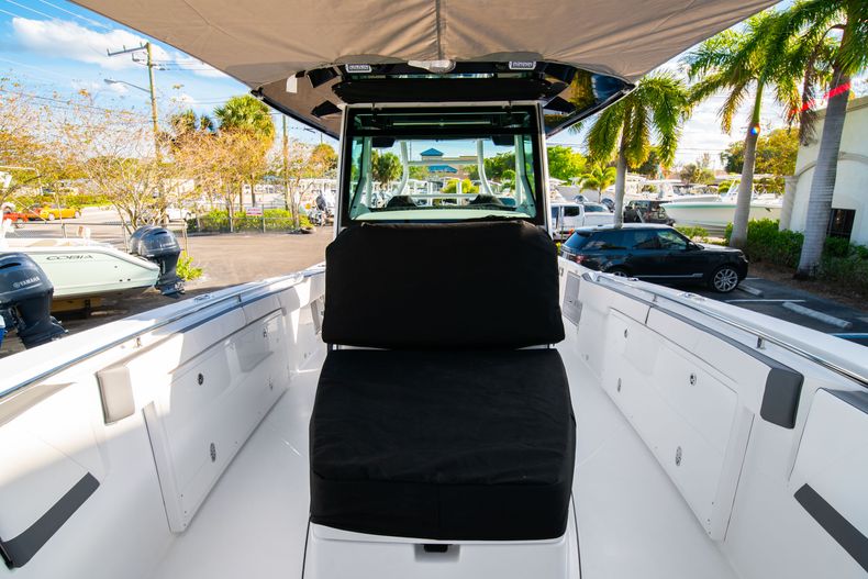 Thumbnail 65 for New 2020 Blackfin 332CC boat for sale in Fort Lauderdale, FL