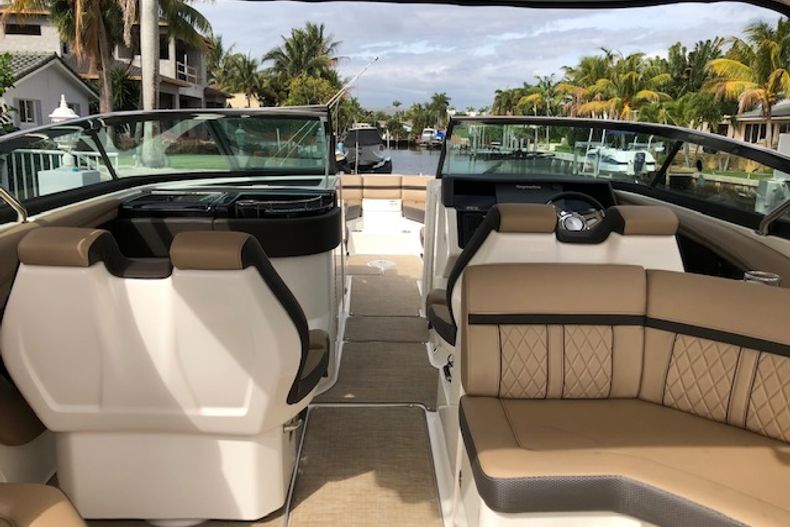 Thumbnail 6 for Used 2018 Sea Ray SLX 350 Outboard boat for sale in West Palm Beach, FL