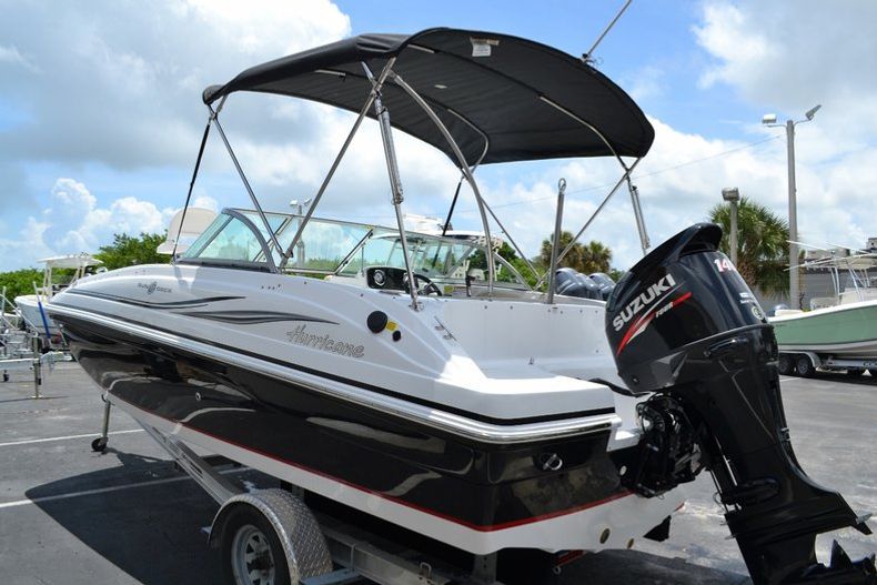 Thumbnail 4 for New 2015 Hurricane SunDeck SD 187 OB boat for sale in Vero Beach, FL