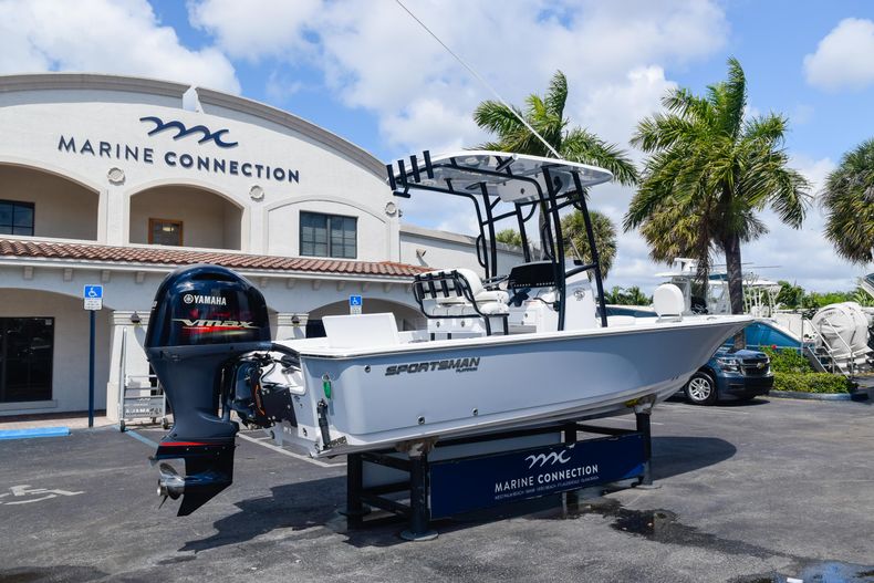 Thumbnail 7 for New 2020 Sportsman Masters 227 Bay Boat boat for sale in West Palm Beach, FL