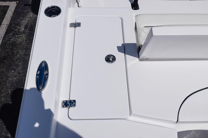 Thumbnail 11 for New 2020 Sportsman Masters 227 Bay Boat boat for sale in West Palm Beach, FL