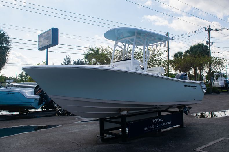 Thumbnail 3 for New 2020 Sportsman Open 212 Center Console boat for sale in Stuart, FL