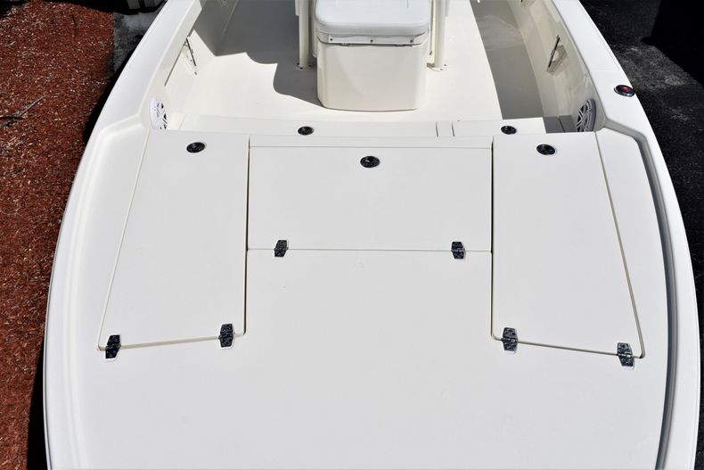 Thumbnail 13 for New 2020 Pathfinder 2500 Hybrid Bay Boat boat for sale in Vero Beach, FL