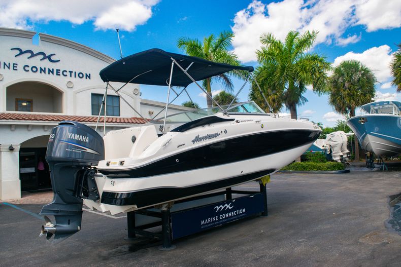 Thumbnail 7 for Used 2008 Hurricane SunDeck 2400 OB boat for sale in West Palm Beach, FL