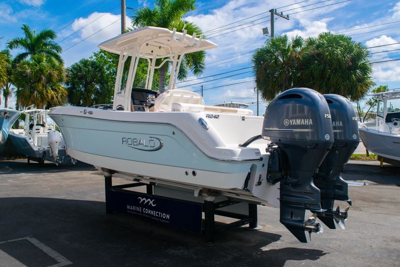 Thumbnail 4 for Used 2019 Robalo R242 Center Console boat for sale in West Palm Beach, FL