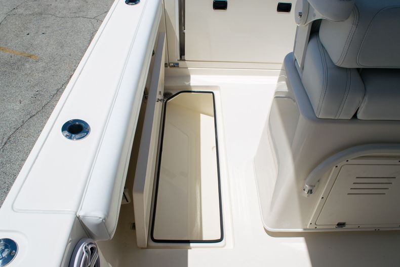 Thumbnail 19 for New 2020 Cobia 240 CC Center Console boat for sale in Fort Lauderdale, FL