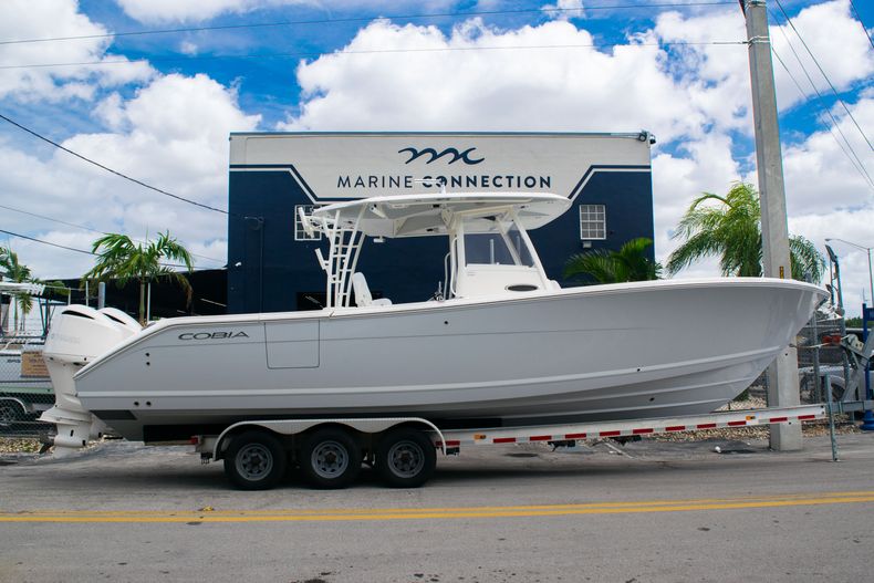 New 2020 Cobia 320 CC Center Console boat for sale in Vero Beach, FL
