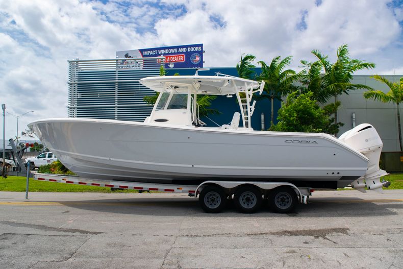 Thumbnail 3 for New 2020 Cobia 320 CC Center Console boat for sale in Vero Beach, FL