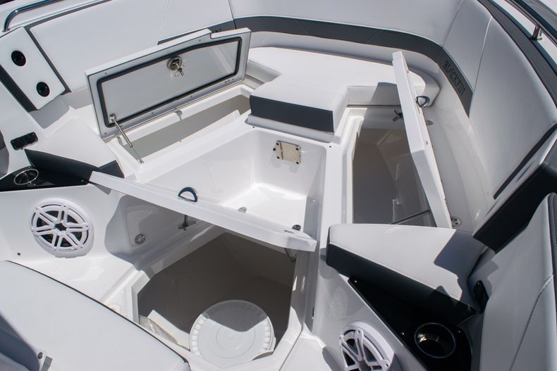 Thumbnail 54 for New 2020 Blackfin 272CC boat for sale in West Palm Beach, FL