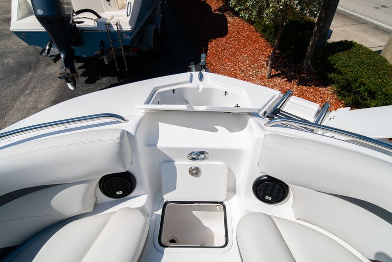 Thumbnail 29 for New 2020 Hurricane SD 2400 OB boat for sale in West Palm Beach, FL