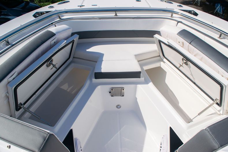 Thumbnail 41 for New 2020 Blackfin 242DC boat for sale in Fort Lauderdale, FL