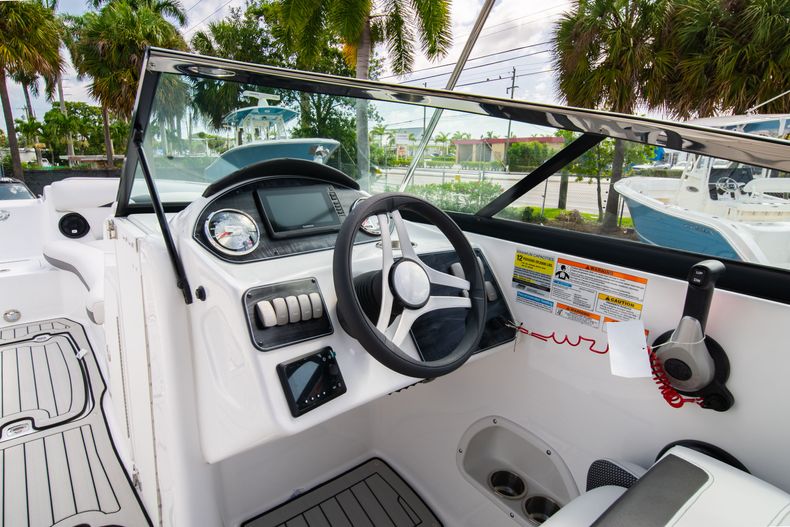 Thumbnail 14 for New 2020 Hurricane SD 2400 OB boat for sale in West Palm Beach, FL