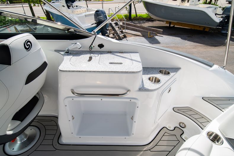 Thumbnail 9 for New 2020 Hurricane SD 2400 OB boat for sale in West Palm Beach, FL