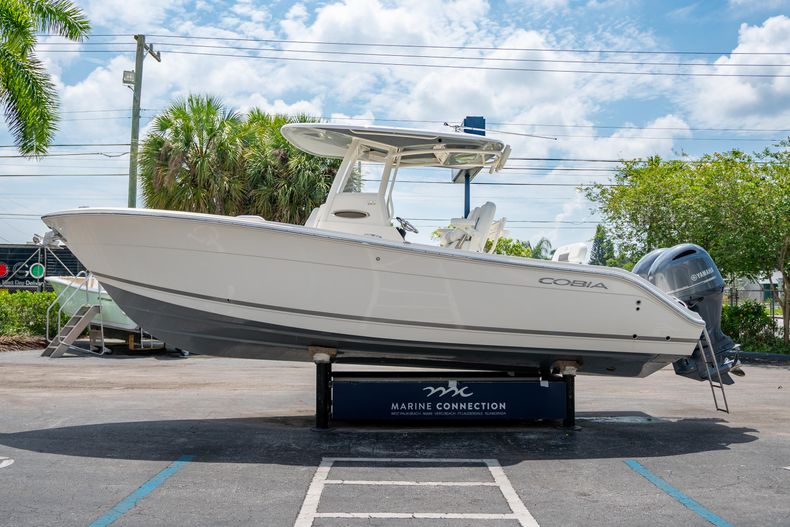 Thumbnail 4 for New 2020 Cobia 262 CC Center Console boat for sale in West Palm Beach, FL