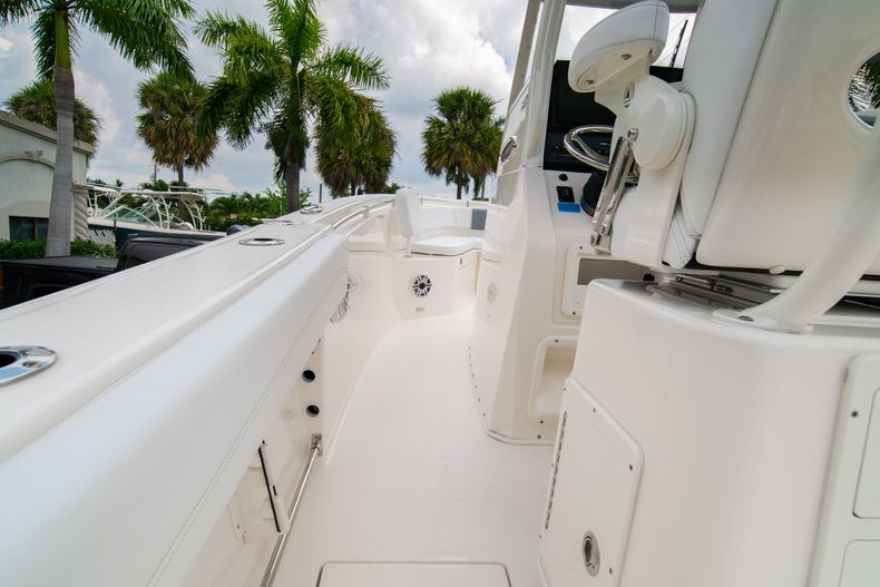 Thumbnail 19 for New 2020 Cobia 262 CC Center Console boat for sale in West Palm Beach, FL