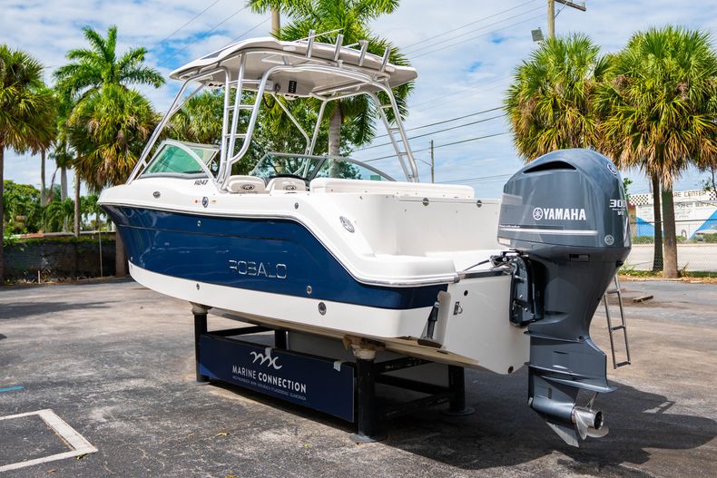 Thumbnail 8 for Used 2014 Robalo R247 Dual Console boat for sale in West Palm Beach, FL