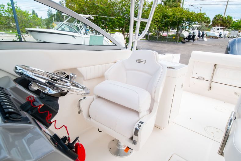 Thumbnail 34 for Used 2014 Robalo R247 Dual Console boat for sale in West Palm Beach, FL
