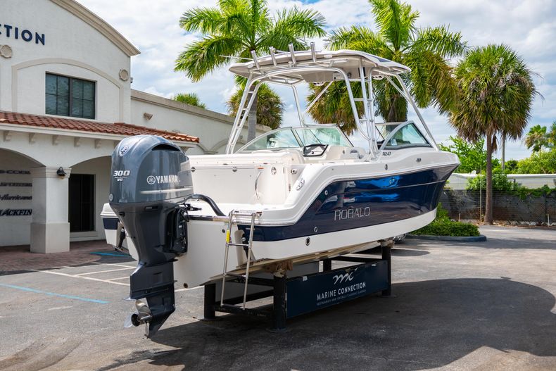 Thumbnail 11 for Used 2014 Robalo R247 Dual Console boat for sale in West Palm Beach, FL