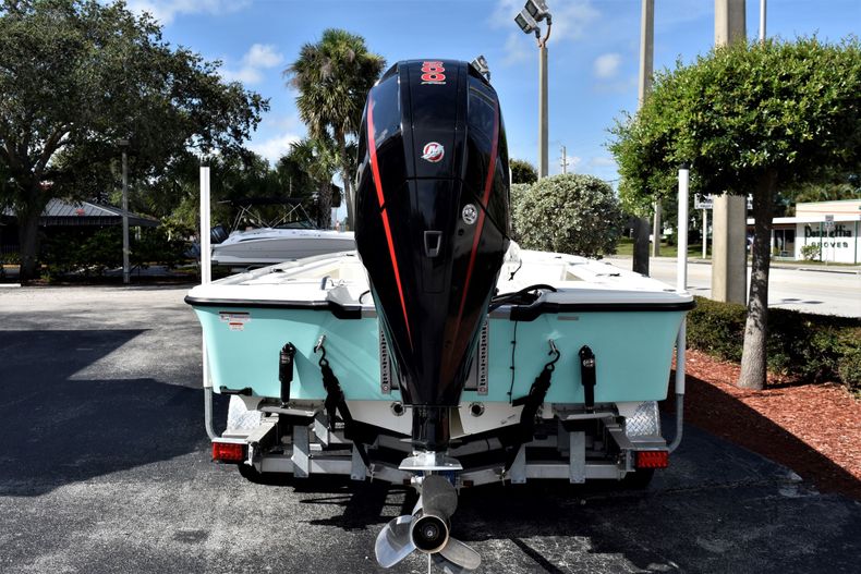 Thumbnail 5 for Used 2019 Mako 21 LTS boat for sale in Vero Beach, FL
