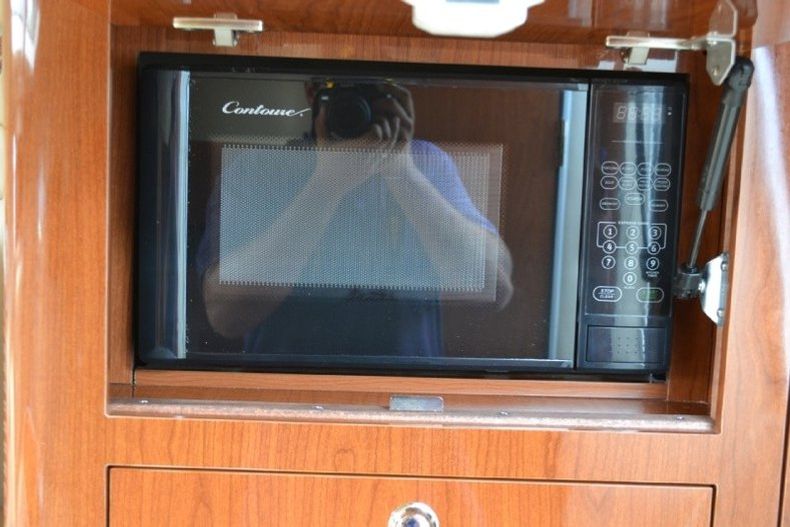 Thumbnail 81 for Used 2009 Regal 2860 Windows Express boat for sale in West Palm Beach, FL