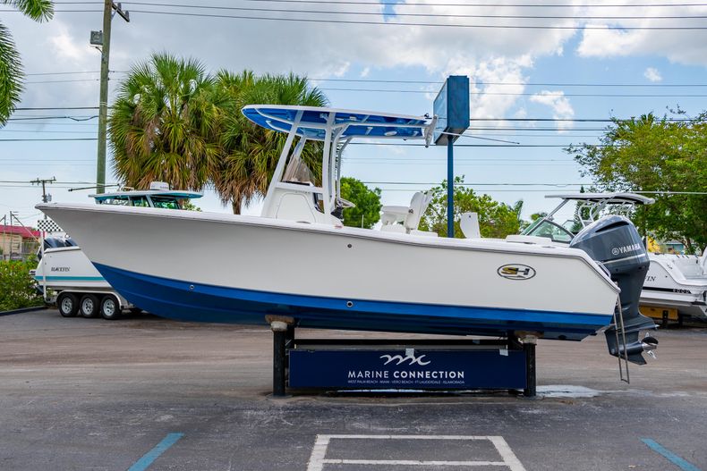 Thumbnail 6 for Used 2016 Sea Hunt Ultra 234 Center Console boat for sale in West Palm Beach, FL