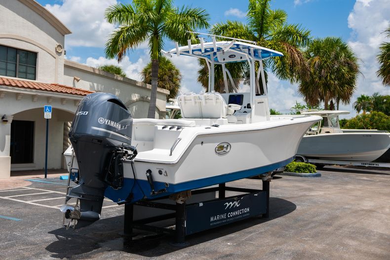Thumbnail 10 for Used 2016 Sea Hunt Ultra 234 Center Console boat for sale in West Palm Beach, FL