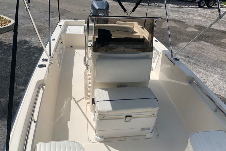 Thumbnail 7 for Used 2002 Sea Hunt Navigator 22 boat for sale in West Palm Beach, FL