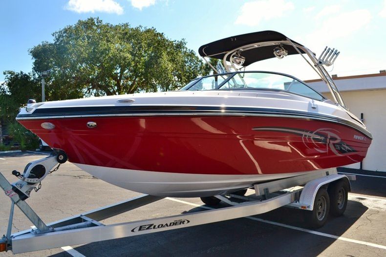 Thumbnail 3 for New 2014 Rinker Captiva 236 Bowrider boat for sale in Vero Beach, FL