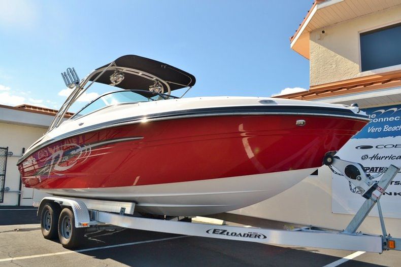 Thumbnail 12 for New 2014 Rinker Captiva 236 Bowrider boat for sale in Vero Beach, FL