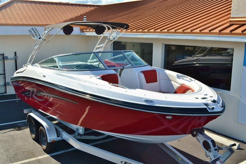 Thumbnail 34 for New 2014 Rinker Captiva 236 Bowrider boat for sale in Vero Beach, FL