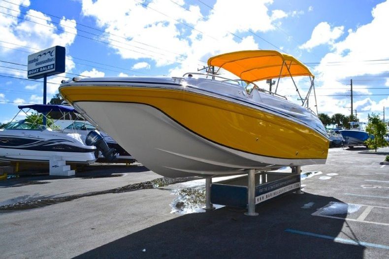Thumbnail 3 for New 2013 Hurricane SunDeck SD 2700 OB boat for sale in West Palm Beach, FL