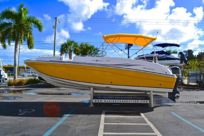 Thumbnail 4 for New 2013 Hurricane SunDeck SD 2700 OB boat for sale in West Palm Beach, FL