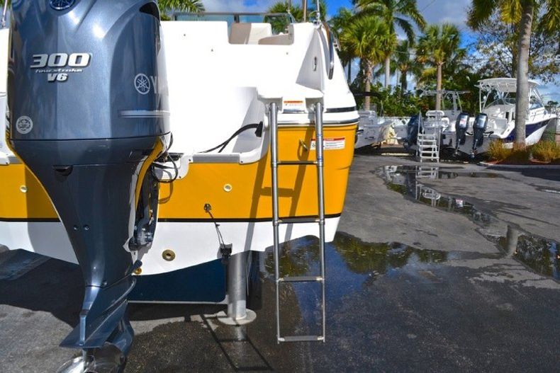 Thumbnail 19 for New 2013 Hurricane SunDeck SD 2700 OB boat for sale in West Palm Beach, FL