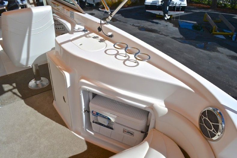 Thumbnail 24 for New 2013 Hurricane SunDeck SD 2700 OB boat for sale in West Palm Beach, FL