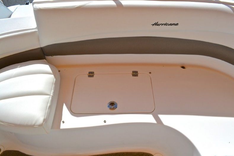 Thumbnail 33 for New 2013 Hurricane SunDeck SD 2700 OB boat for sale in West Palm Beach, FL
