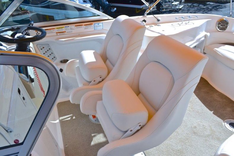 Thumbnail 41 for New 2013 Hurricane SunDeck SD 2700 OB boat for sale in West Palm Beach, FL