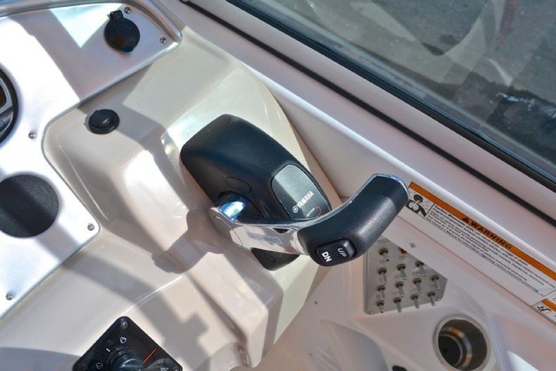 Thumbnail 44 for New 2013 Hurricane SunDeck SD 2700 OB boat for sale in West Palm Beach, FL