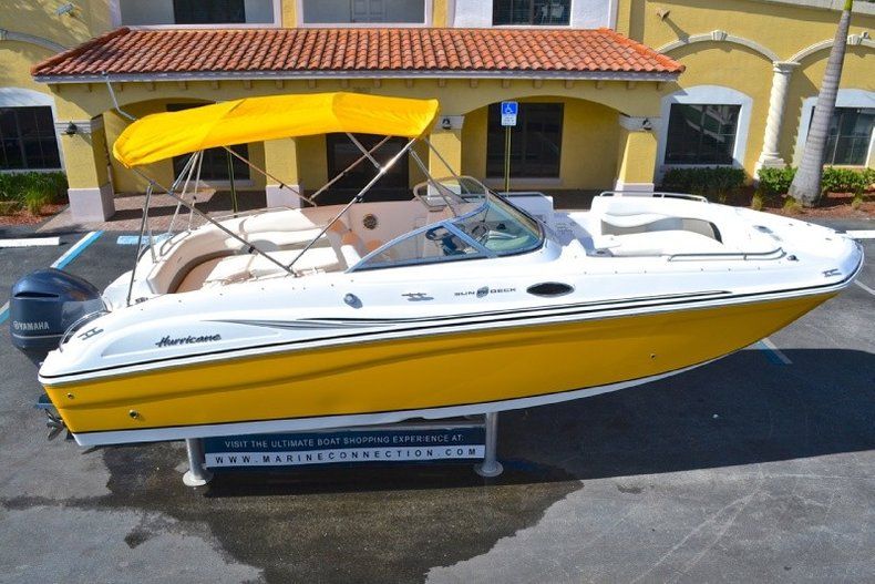 Thumbnail 88 for New 2013 Hurricane SunDeck SD 2700 OB boat for sale in West Palm Beach, FL