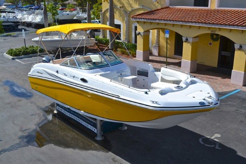 Thumbnail 89 for New 2013 Hurricane SunDeck SD 2700 OB boat for sale in West Palm Beach, FL