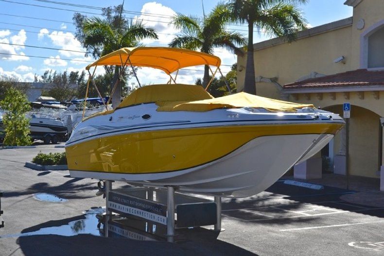 Thumbnail 93 for New 2013 Hurricane SunDeck SD 2700 OB boat for sale in West Palm Beach, FL