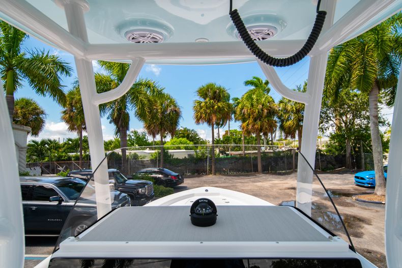 Thumbnail 25 for New 2021 Sportsman Masters 247 Bay Boat boat for sale in West Palm Beach, FL