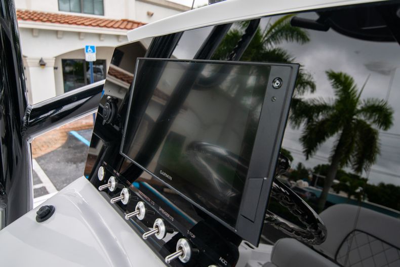 Thumbnail 24 for New 2021 Sportsman Masters 227 Bay Boat boat for sale in Vero Beach, FL