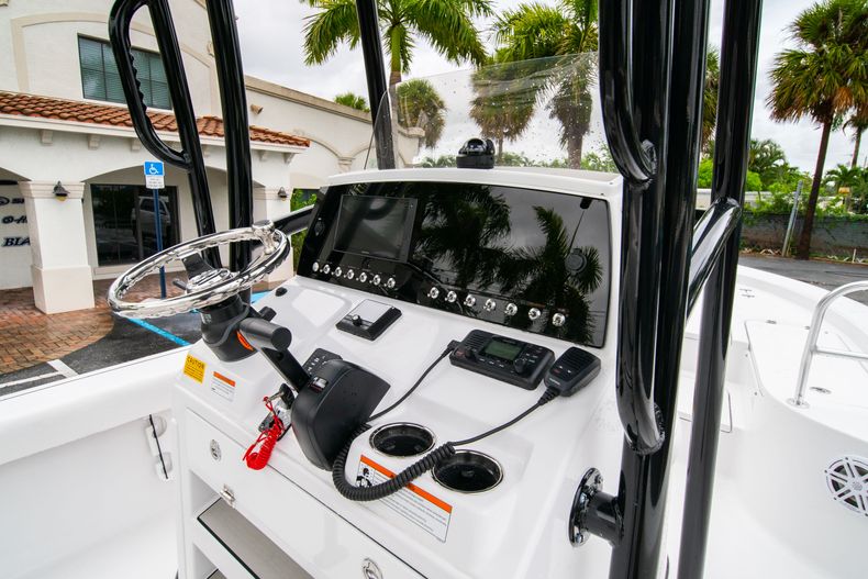 Thumbnail 21 for New 2021 Sportsman Masters 227 Bay Boat boat for sale in Vero Beach, FL