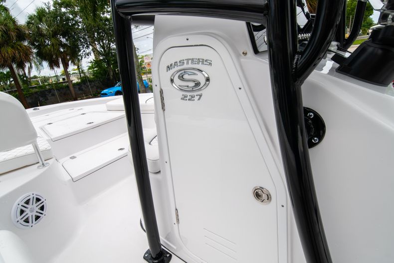 Thumbnail 32 for New 2021 Sportsman Masters 227 Bay Boat boat for sale in Vero Beach, FL