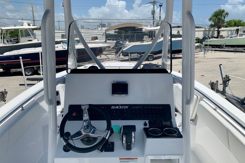 Thumbnail 5 for New 2019 Blackfin 242CC boat for sale in Fort Lauderdale, FL