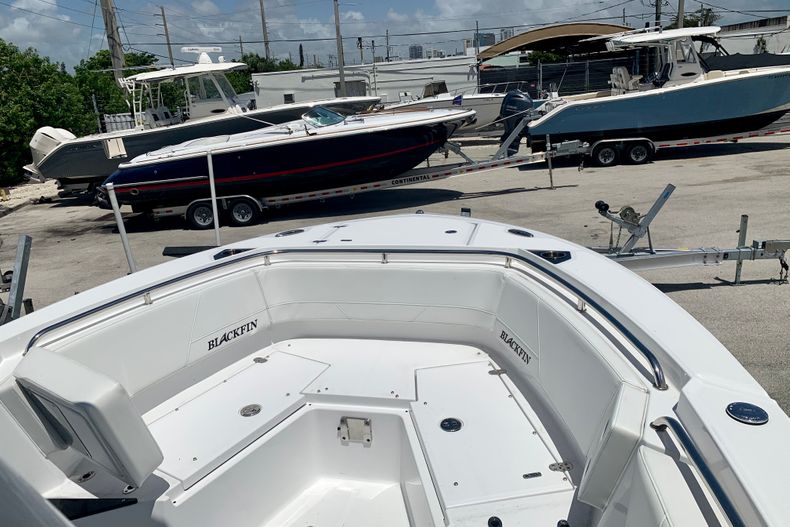 Thumbnail 6 for New 2019 Blackfin 242CC boat for sale in Fort Lauderdale, FL