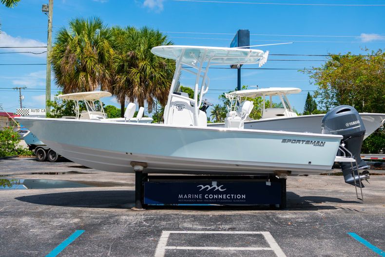 Thumbnail 4 for New 2021 Sportsman Masters 227 Bay Boat boat for sale in West Palm Beach, FL