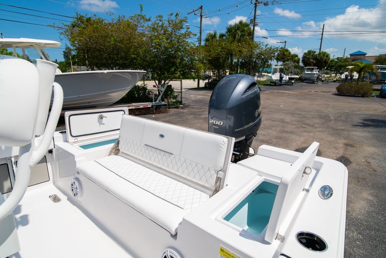 Thumbnail 13 for New 2021 Sportsman Masters 227 Bay Boat boat for sale in West Palm Beach, FL