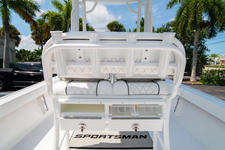 Thumbnail 17 for New 2021 Sportsman Masters 227 Bay Boat boat for sale in West Palm Beach, FL